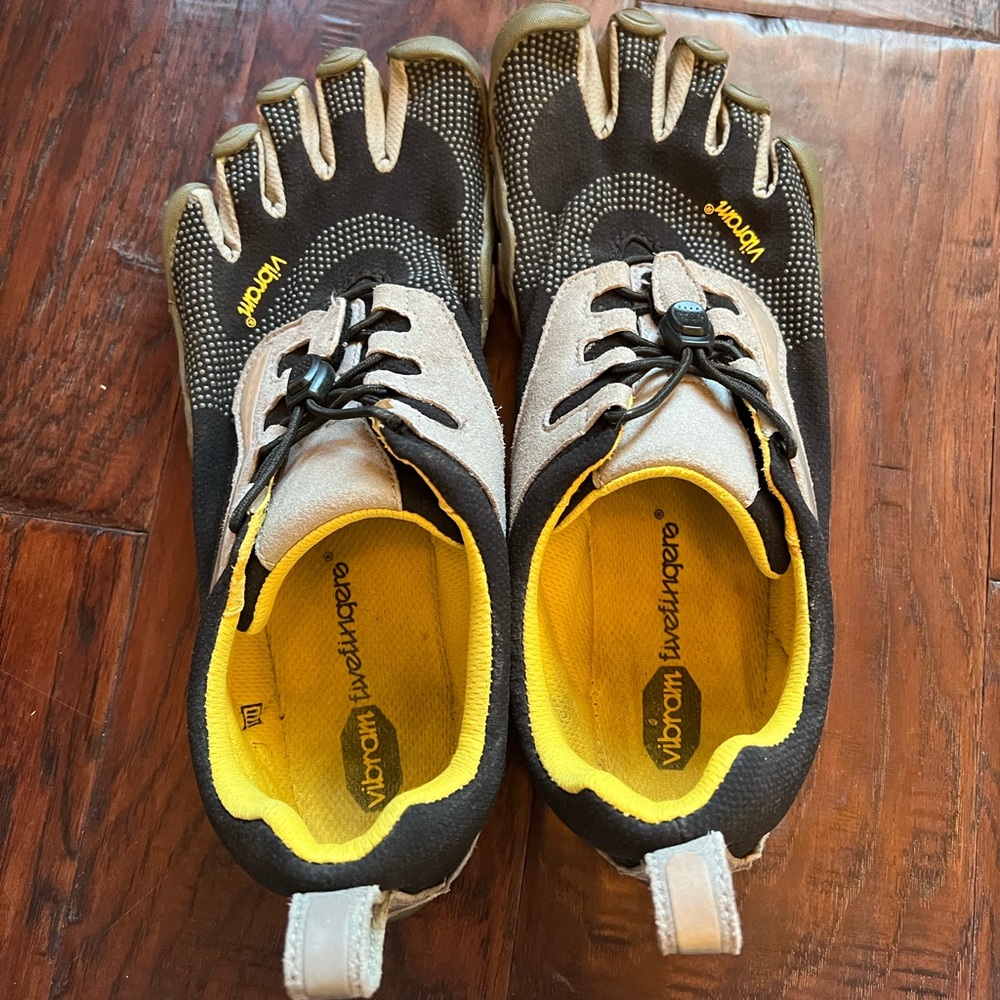 Toes shoes